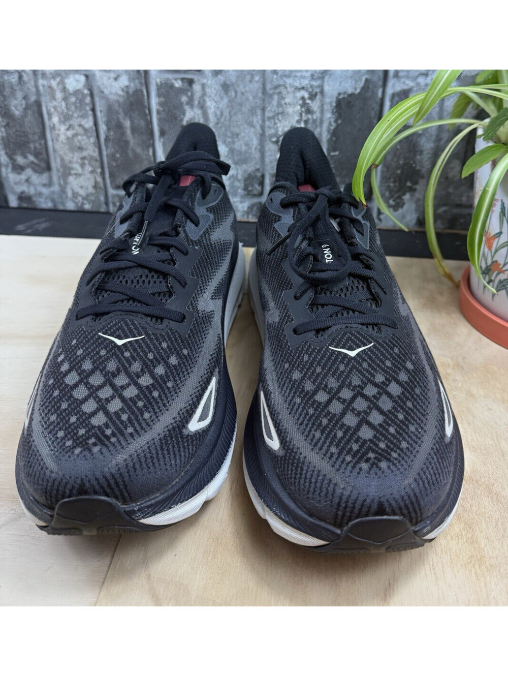 Hoka One One Clifton 9 Men's Black/Gray/White Low Top Lace-Up Knit 1127895